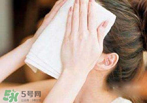 熱毛巾敷臉能祛痘嗎？長痘怎么用熱毛巾敷臉？