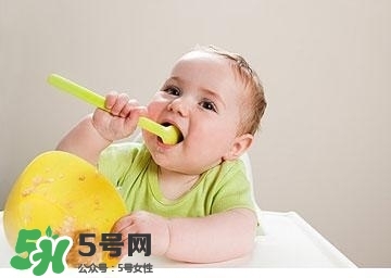 寶寶輔食一天吃幾次？寶寶每天吃輔食次數(shù)