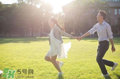 拍婚紗照可以戴眼鏡嗎？拍婚紗照戴眼鏡好不好？