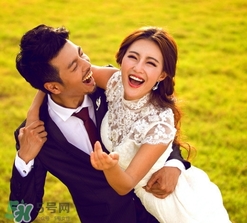 拍婚紗照可以戴眼鏡嗎？拍婚紗照戴眼鏡好不好？