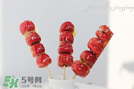 冰糖葫蘆的紙能吃嗎？冰糖葫蘆外面的膜能吃嗎？