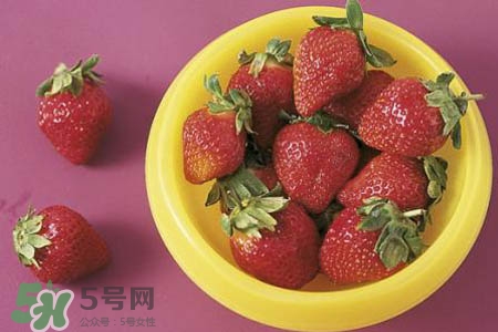 剛摘的草莓干凈嗎？剛摘的草莓要洗嗎？