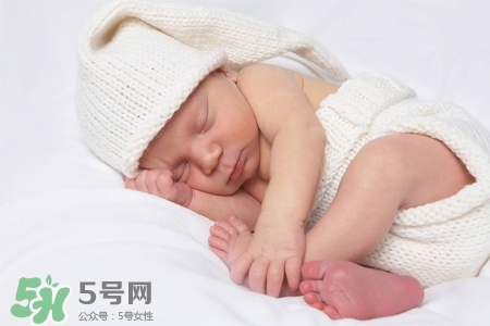 3月份的新生兒穿什么衣服？三月份寶寶穿什么衣服？