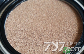 vant氣墊cc黑色和白色哪款好？vant36.5氣墊cc黑色和白色區(qū)別