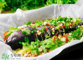 紙包魚用的什么紙？做紙包魚的紙什么紙？