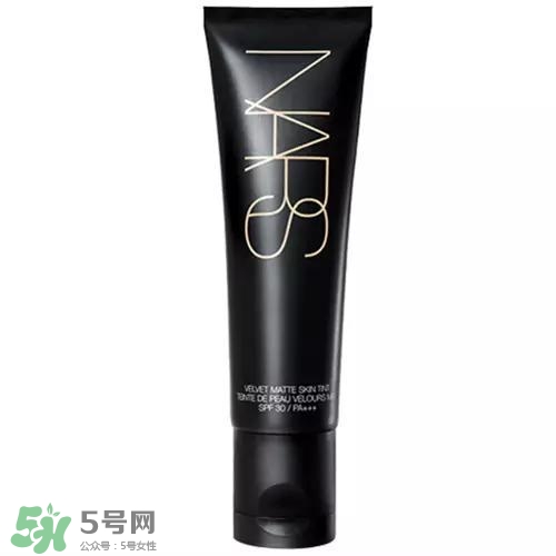tom ford和nars哪個(gè)好？tom ford和nars唇膏口紅對(duì)比