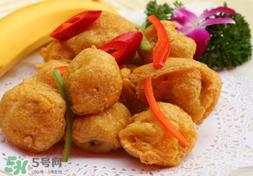 炸香蕉外面包裹的是什么？炸香蕉放面粉好還是淀粉？