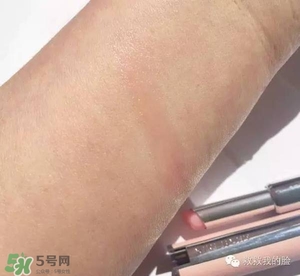 紀(jì)梵希小羊皮和禁忌之吻哪個(gè)好？紀(jì)梵希小羊皮和禁忌之吻對(duì)比