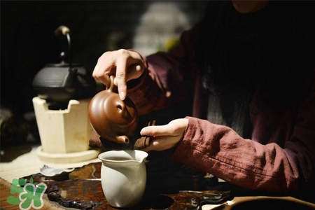 紫砂壺如何鑒別好壞？怎樣辨別紫砂壺的好壞？