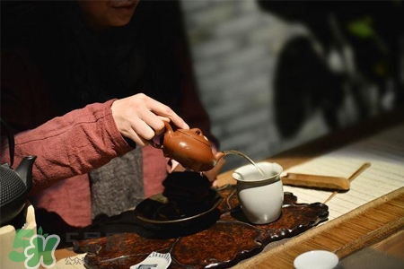 如何清洗紫砂壺茶垢？紫砂壺的茶垢怎么清洗？