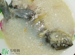 鯽魚湯怎么做才白？鯽魚湯怎么熬成奶白色？