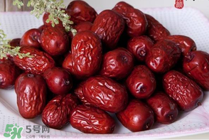 紅棗有點(diǎn)酸還能吃嗎？紅棗為什么會(huì)酸？