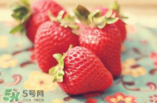 吃草莓大便會變紅嗎？吃草莓大便變紅是怎么回事？