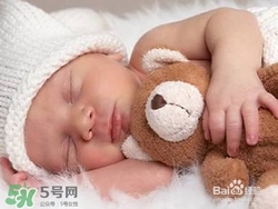 嘴唇干燥是什么原因？嘴唇干裂脫皮怎么辦？