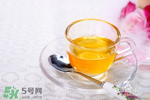 嘴唇干燥是什么原因？嘴唇干裂脫皮怎么辦？