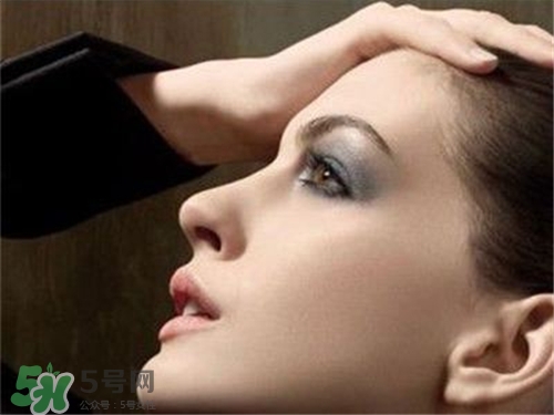 假體隆鼻多久可以化妝？假體隆鼻多久可以敷面膜？