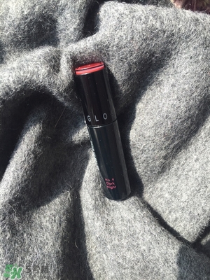 啞光和鏡面口紅哪個(gè)好？啞光口紅和鏡面口紅區(qū)別