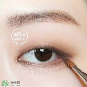 啞光眼影怎么畫(huà)？啞光眼影畫(huà)法步驟圖解