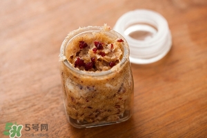 唇部磨砂膏多久用一次？唇部磨砂膏可以天天用嗎？