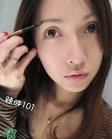 啞光眼影怎么畫(huà)？啞光眼影畫(huà)法步驟圖解