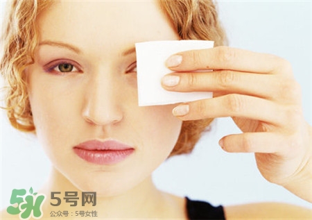 臉上長痘痘可以用bb霜嗎？用bb霜會長痘痘嗎？