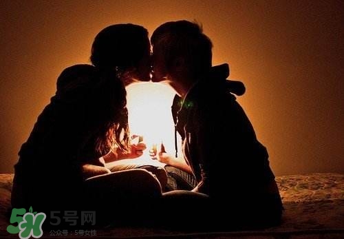 接吻時女生的生理反應(yīng)是什么？怎么接吻教程