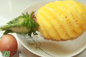 菠蘿削皮可以直接吃嗎？菠蘿削皮直接吃有毒嗎？