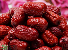 紅棗外面白色的是什么？紅棗上面有一層白的是什么東西？