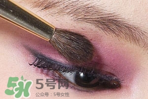 紫色腮紅適合什么口紅？紫色腮紅口紅搭配