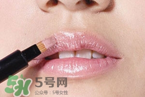 紫色腮紅適合什么口紅？紫色腮紅口紅搭配