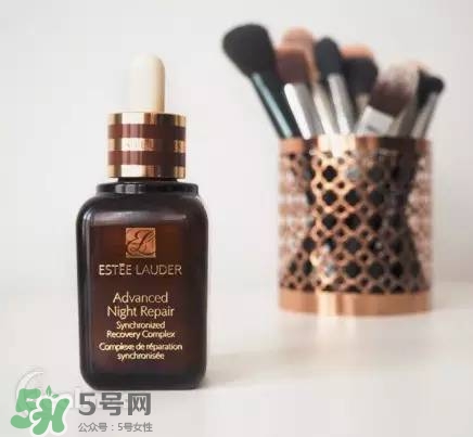 蘭蔻大眼精華和雅詩蘭黛小棕瓶哪個好？蘭蔻大眼精華和小棕瓶對比