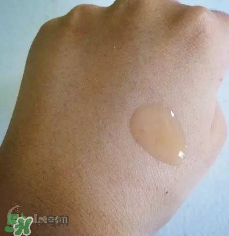 蘭蔻大眼精華和雅詩蘭黛小棕瓶哪個好？蘭蔻大眼精華和小棕瓶對比
