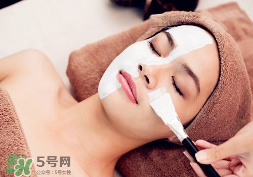 卸妝水和卸妝油的區(qū)別？卸妝水和卸妝油有什么不一樣？