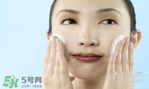 毛孔堵塞用什么洗面奶？毛孔堵塞用洗面奶注意事項(xiàng)