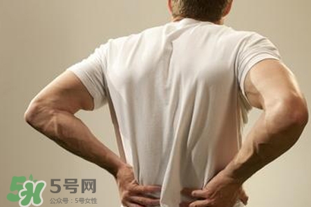 骨質(zhì)疏松會(huì)出現(xiàn)背痛嗎？骨質(zhì)疏松會(huì)引起后背疼嗎？