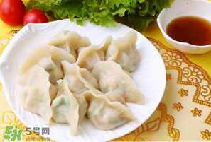 薺菜包餃子必須焯水嗎？薺菜包餃子要焯水嗎？