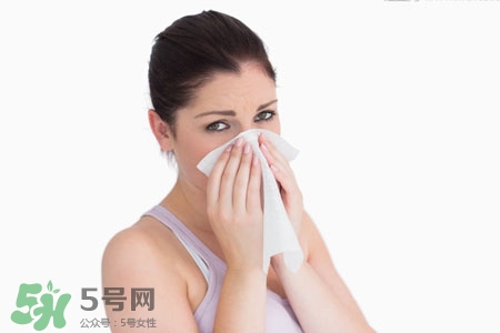 打噴嚏有異味是怎么回事？打噴嚏有臭味怎么辦？
