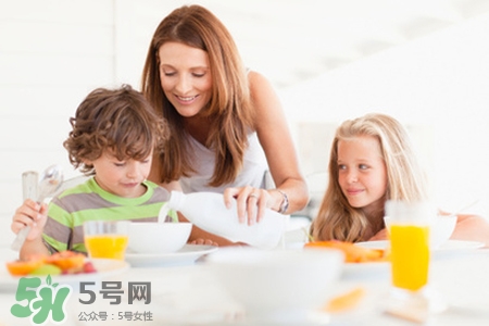 水痘期間不能吃什么？得水痘不能吃什么食物？