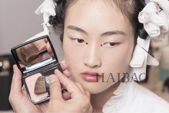 迪奧星星眼妝容怎么化？迪奧星星眼妝容畫法