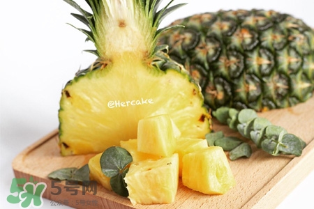 街邊泡水的菠蘿可以吃嗎？街邊泡水的菠蘿干凈嗎？