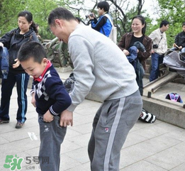 清明節(jié)穿什么衣服？清明節(jié)是適合穿什么衣服？