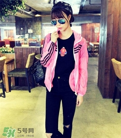 熒光色衣服怎么搭配？熒光色衣服怎么搭配好看？