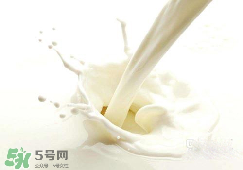 牛奶苦是怎么回事？牛奶苦能喝嗎？