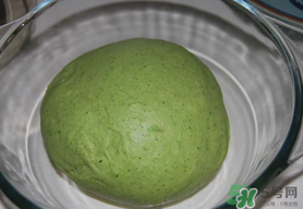 菠菜汁和面怎樣做更綠？怎么樣菠菜汁和面更綠？