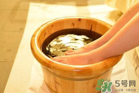 艾草泡腳治過敏性鼻炎嗎？用艾草泡腳能治鼻炎嗎？