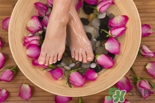 艾草泡腳治月經(jīng)不調(diào)嗎？?月經(jīng)不調(diào)能用艾草泡腳嗎？
