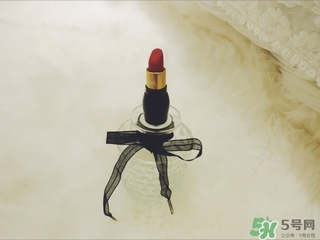 蘿卜丁口紅怎么打開(kāi)？蘿卜丁口紅打開(kāi)方法