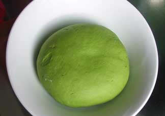 菠菜汁和面菠菜還焯嗎？菠菜汁和面需要焯水嗎？