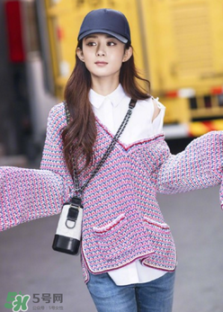 香奈兒gabrielle手袋怎么搭配？chanel gabrielle包包怎么背好看？