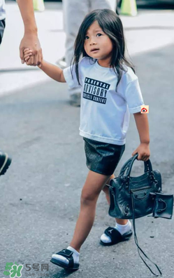 巴黎世家機(jī)車(chē)包正品多少錢(qián)？balenciaga機(jī)車(chē)包專(zhuān)柜價(jià)格